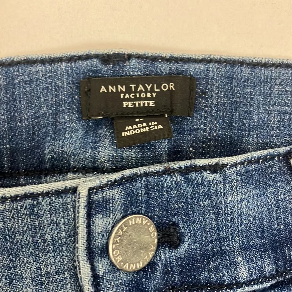 Ann Taylor Petite Classic Straight leg Blue Denim Jeans Woman’s size 2 petite - Image 2