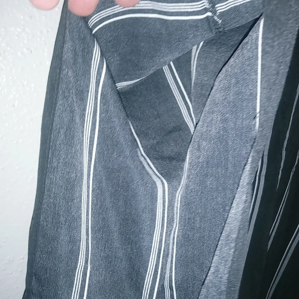 Hairstylist Striped Barber Smock Black Size undefined - Image 2