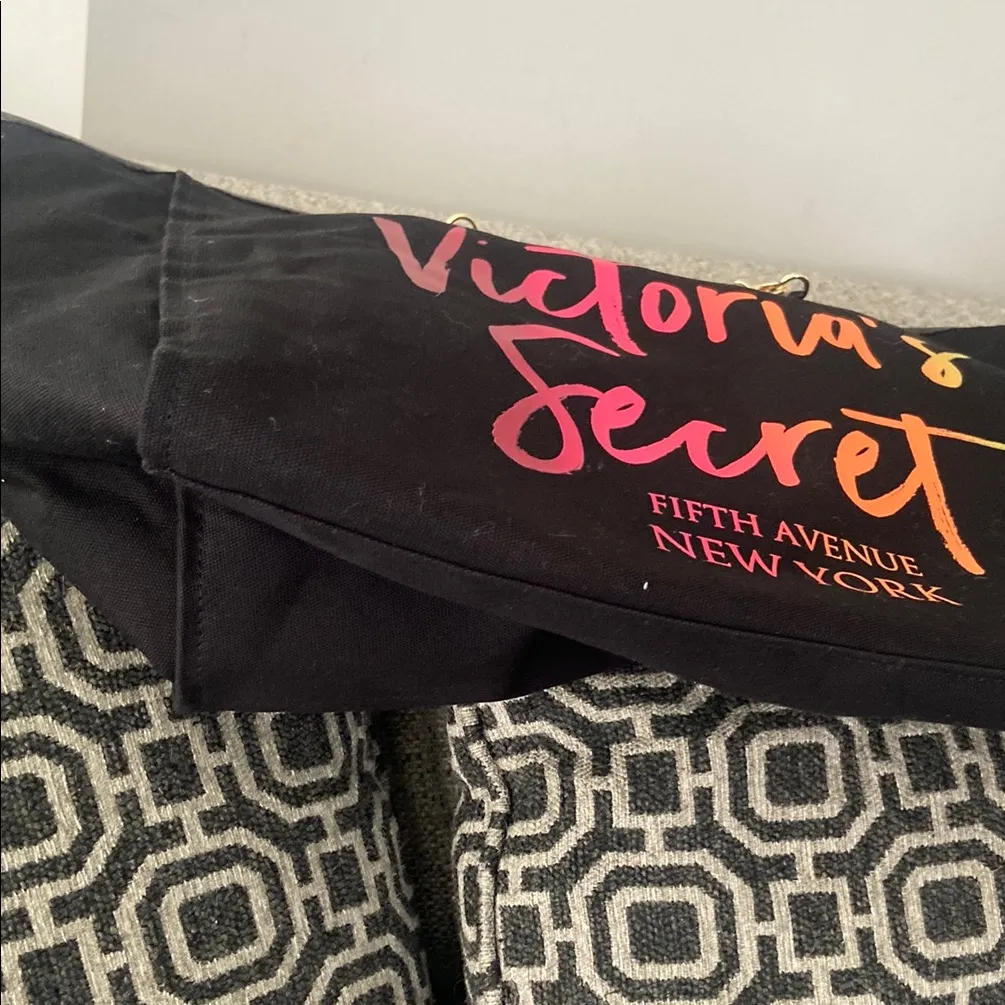 New with tag Victoria's Secret Women's City Tote Chain Canvas Tote Bag - Image 6