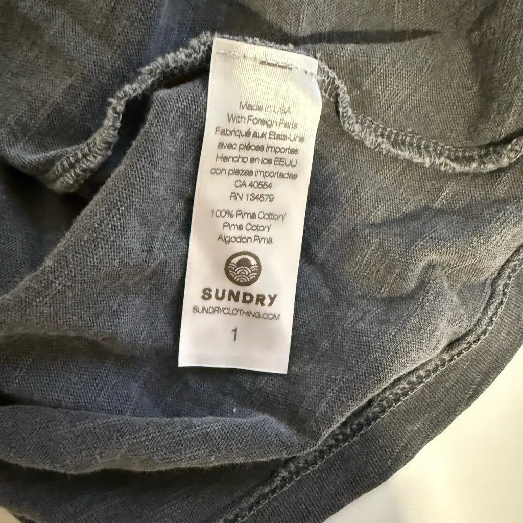 $128 New Sundry Long Sleeve V Neck Ruched Cuffs Pima Cotton Tee - Small - Image 6