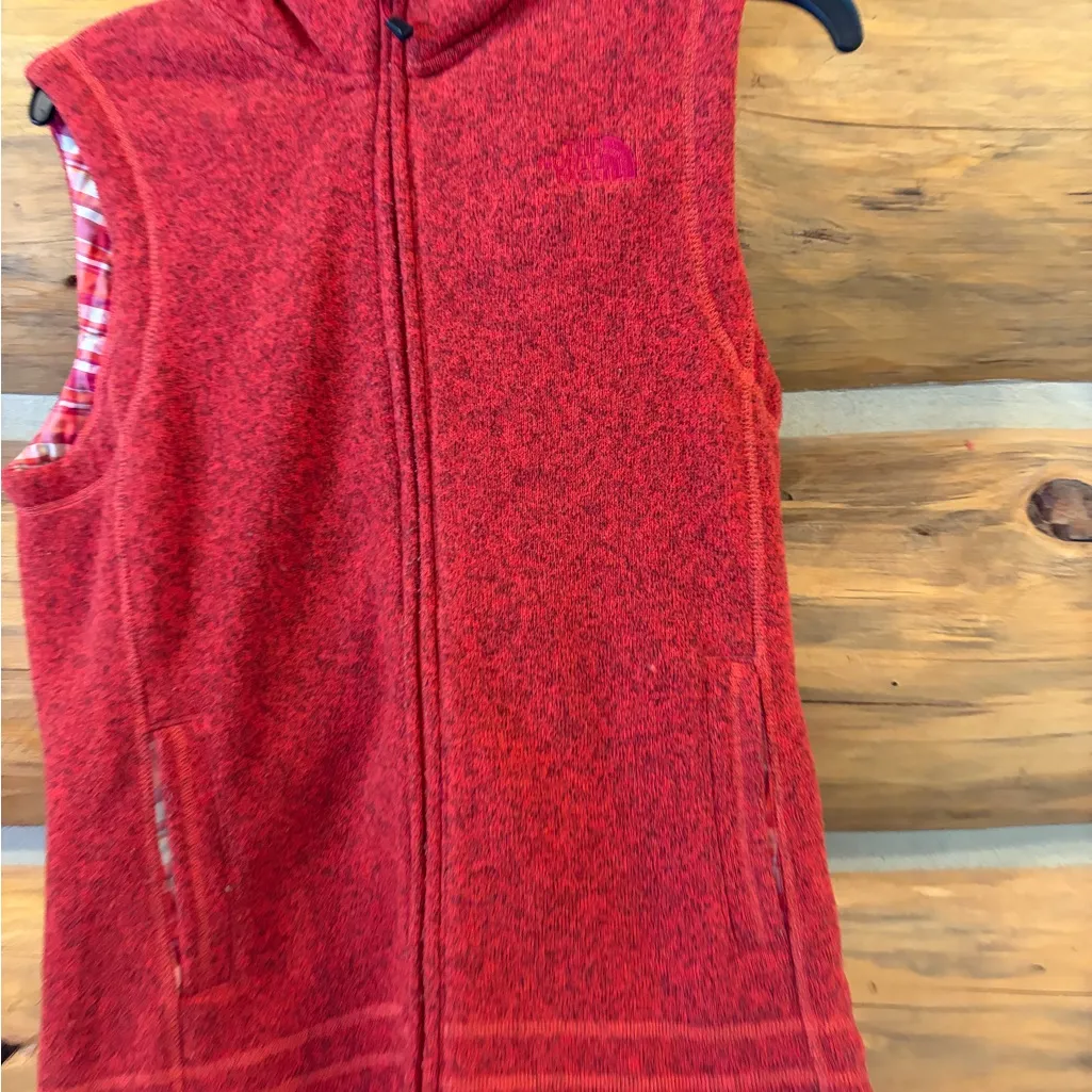 The North Face Heathered Red Crescent Novelty Knit Vest with Hood size Large - Image 4