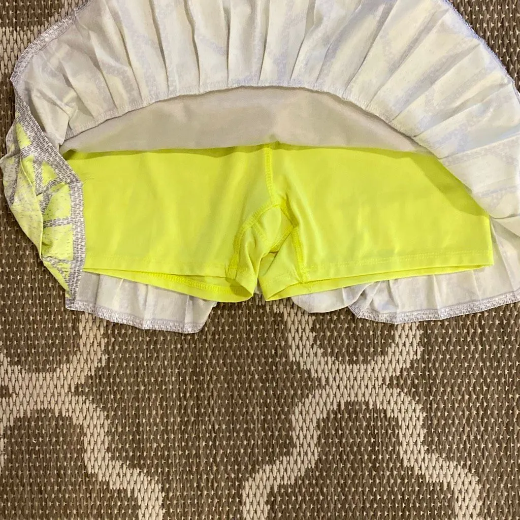Lucky in love K – Swiss take a pleat tennis skort size small Yellow - Image 3