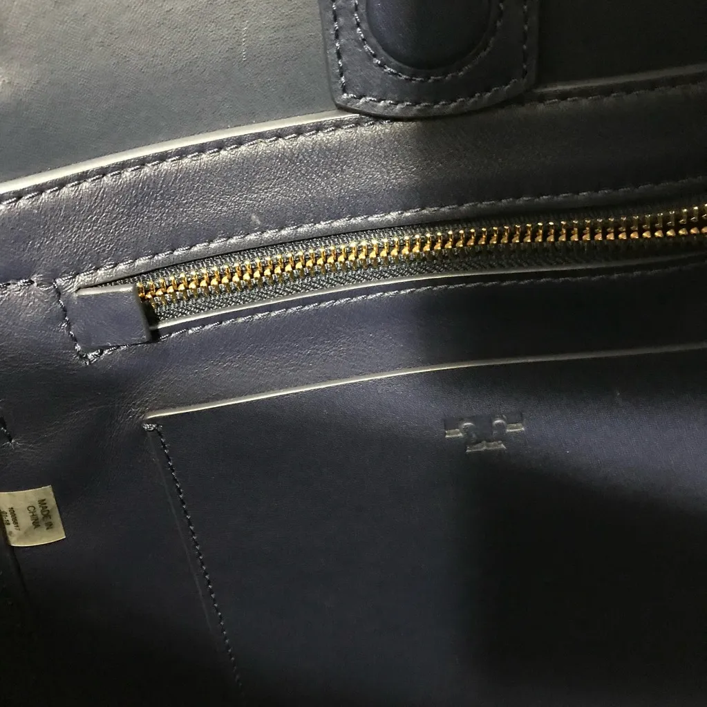 Tory Burch Gemini Link Leather Tote Bag in Royal Navy
NWOT  MSRP $658 - Image 7