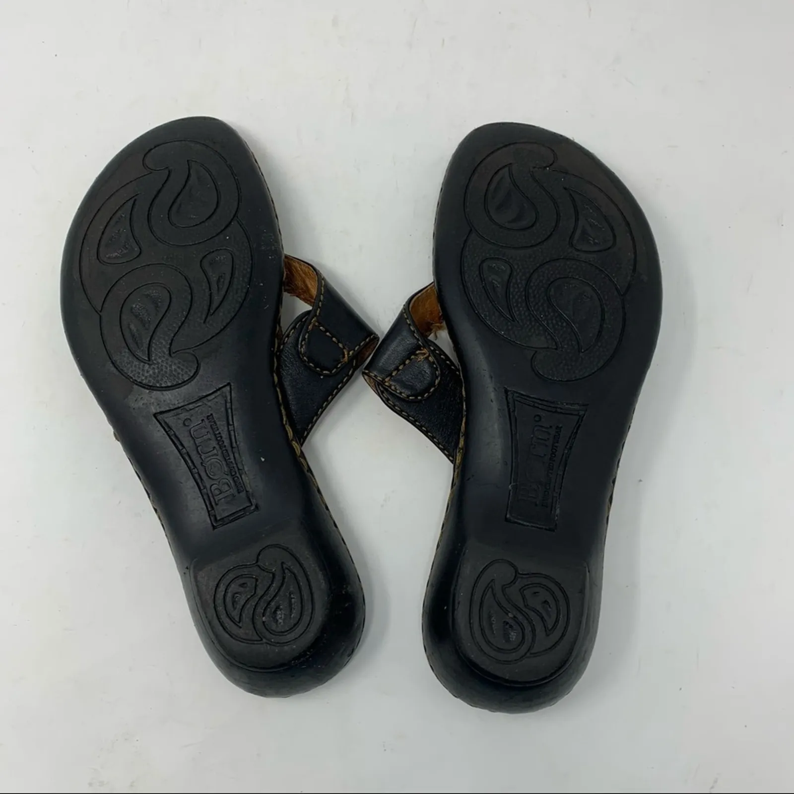Born Black Leather Keyhole Cutout Thong Sandal 7 - Image 6