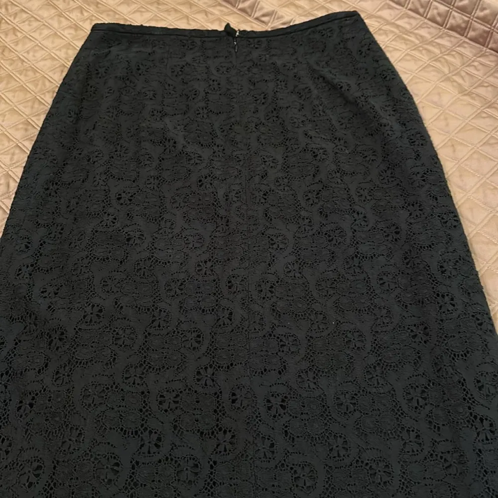Kay Unger long black lace skirt with ruffle and front slit size 12 - Image 8