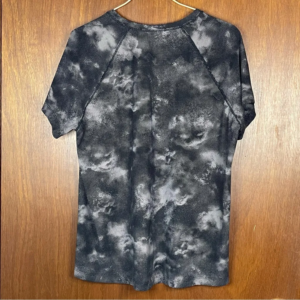 Athleta Woman’s Black Camo Casual Athletic Short Sleeve Tee Size Small - Image 5