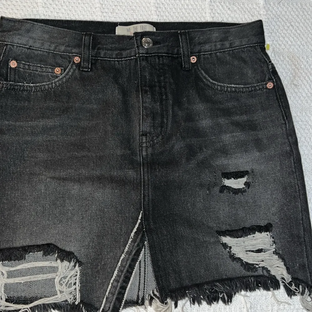 WE THE FREE Black Distressed Mini Denim Skirt Size 26 - Image 4