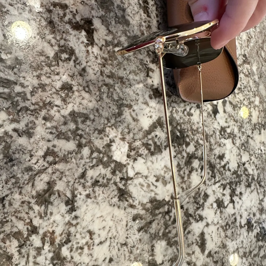 Ray-Ban Gold Frame Aviator Sunglasses - Image 6