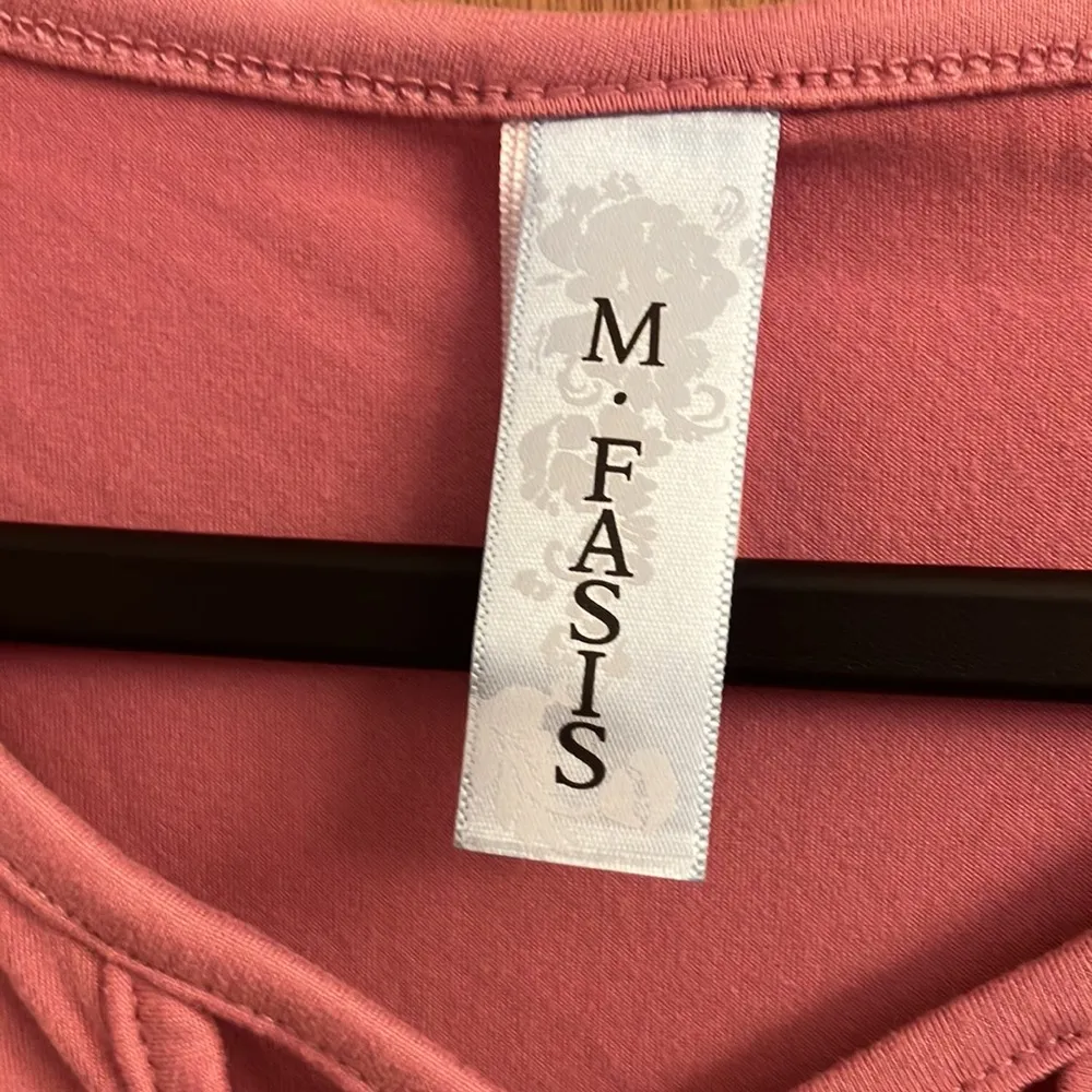 M. Fasis pink sleeveless top with Rugging in the front woman’s size small - Image 5