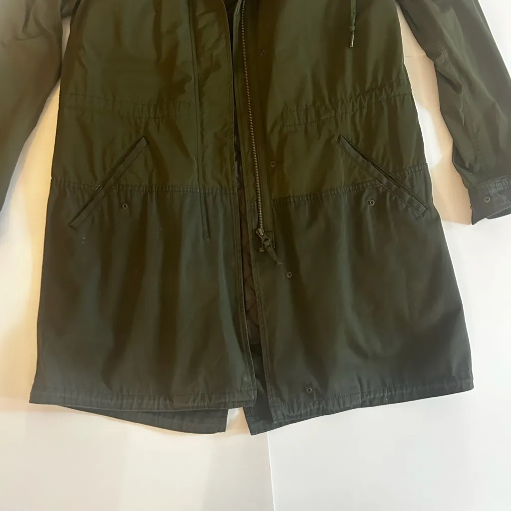 Uniqlo heavier weight water resistant coat - Image 4