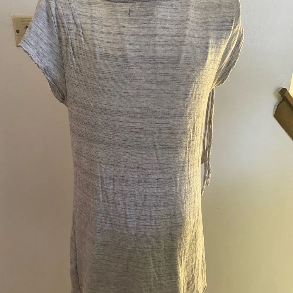 Juicy couture raw hem top with bow detail size small 100% cotton - Image 2