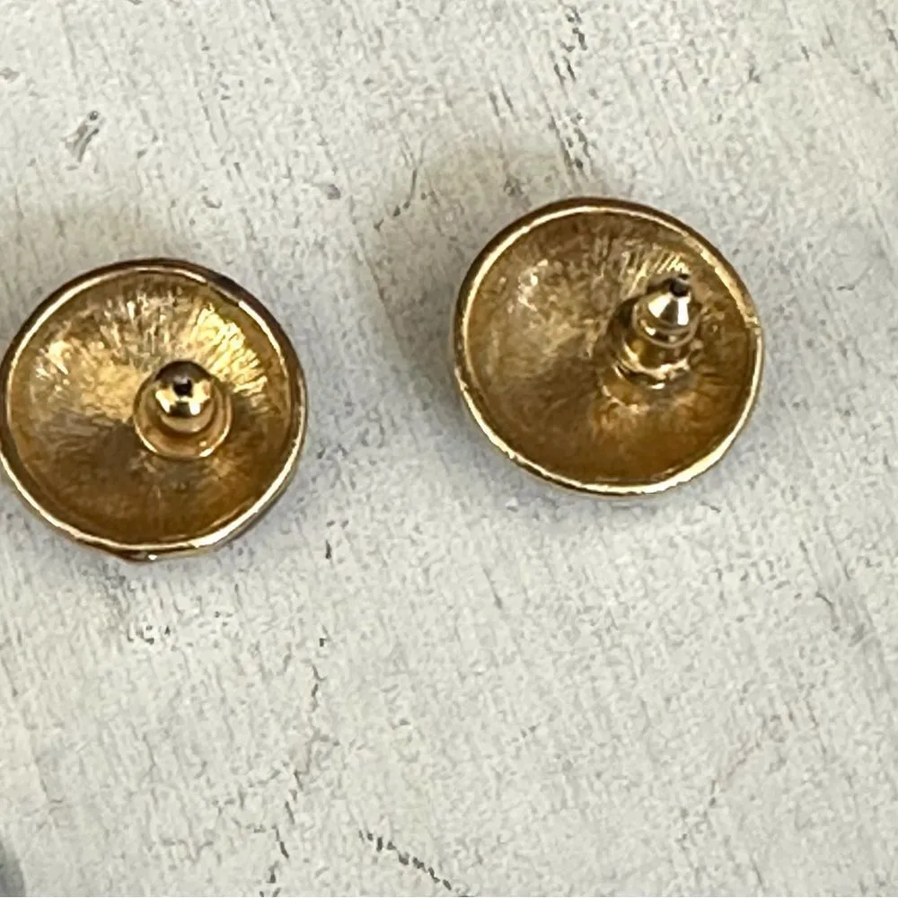 Purple gold tone post earrings - Image 5