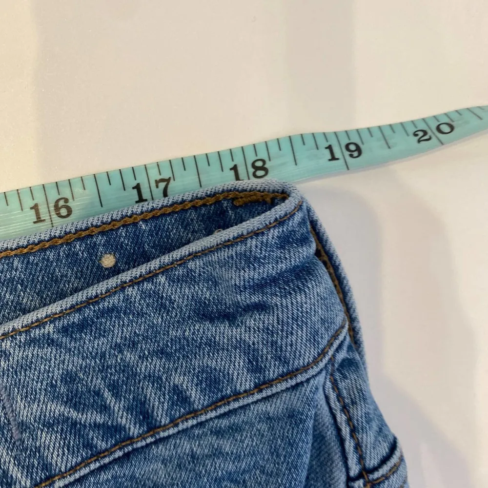 Madewell Medium Wash Denim Mom Jean EUC Sz 33 High Rise Crop Tapered Leg - Image 10