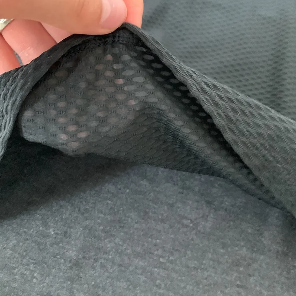 New Balance Gray and Black Mesh Cropped Tee Workout / Size Small - Image 8