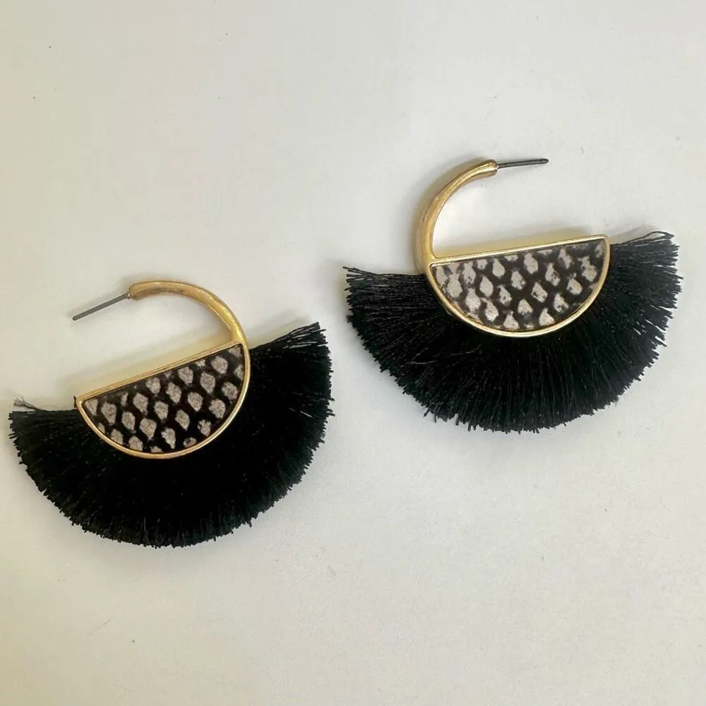 Half moon black and gold tone fringe earrings - Image 2