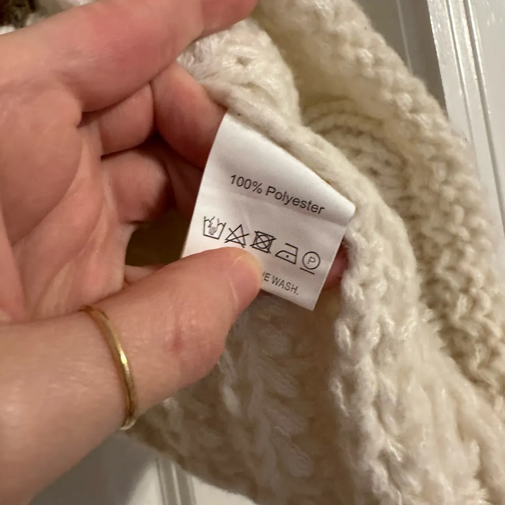 Cozy Cream Knit Sweater Vest Size M - Image 2