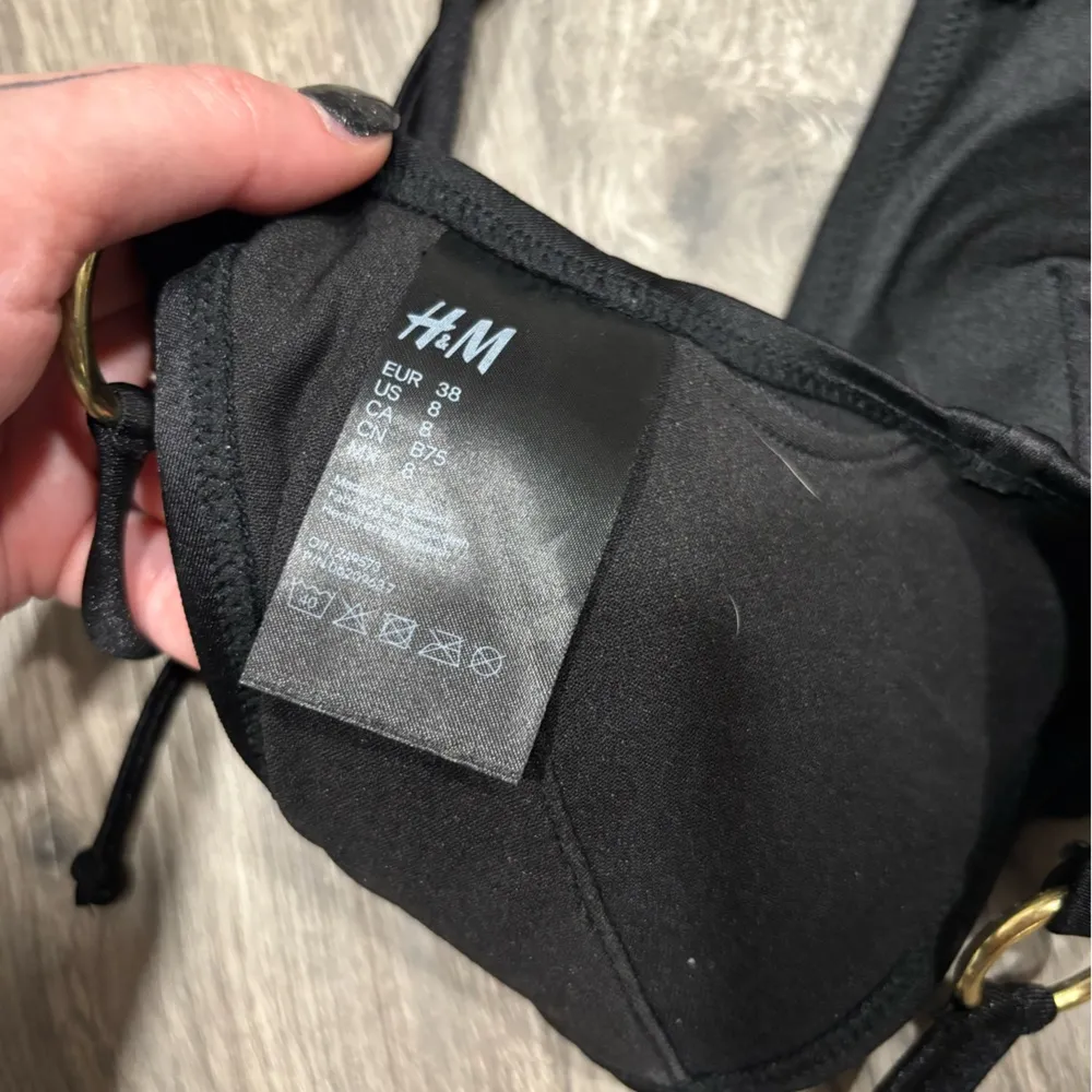 H&M  Black Triangle Strappy String Bikini Top M NWOT - Image 4