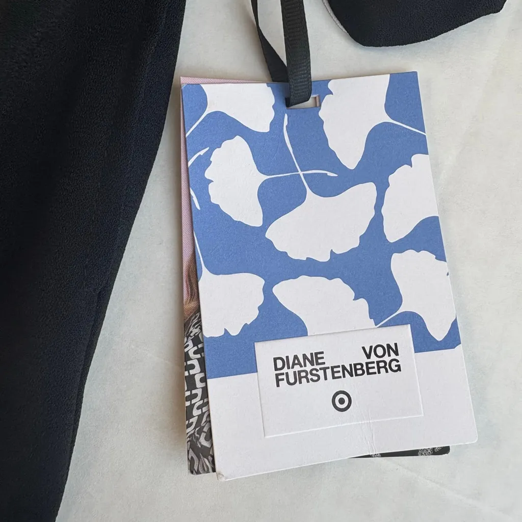 NWT Women's DVF Black White Trim Wrap Mini Skort L - Image 13