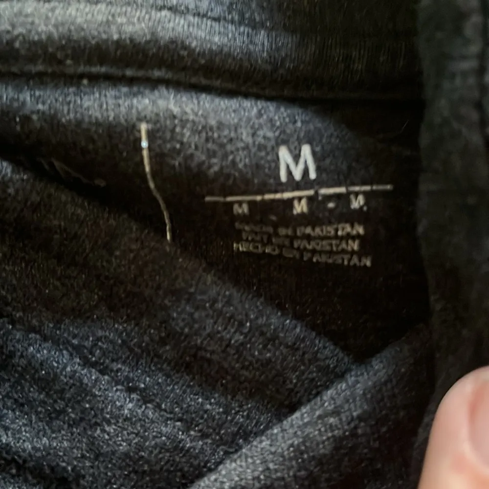 Philadelphia Flyers hockey sweater. Size medium. Black. GUC. - Image 2