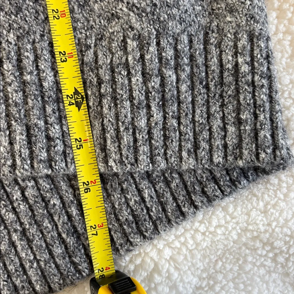 Old Navy  Gray Slouchy Turtleneck Sweater Size medium - Image 5