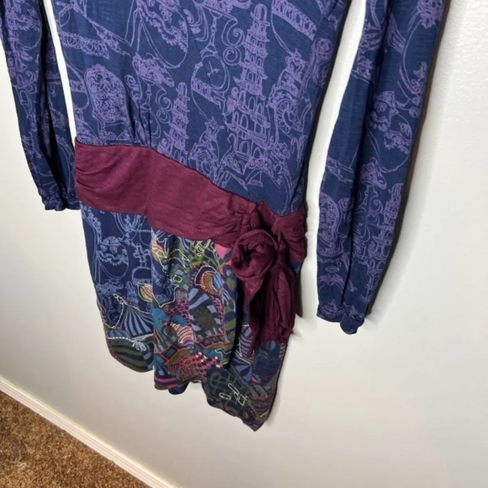 Desigual Fabiola dress long sleeve maroon tie waist v-neck pattern v-neck small - Image 4