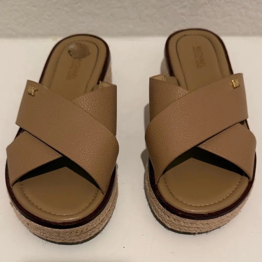 MICHAEL Michael Kors Indira Tan Wedge Espadrille Sandals Faux-Leather Size 6.5 - Image 2