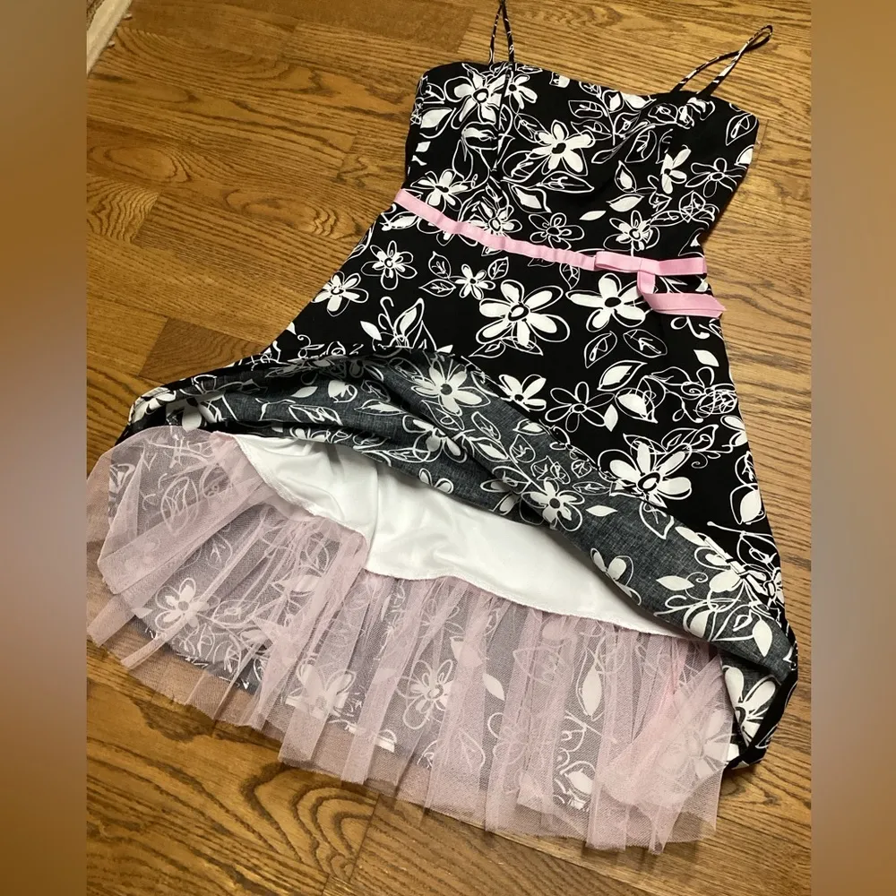 IN San Francisco. Spaghetti strap A-Line dress with crinoline hem line. Size 11 - Image 4