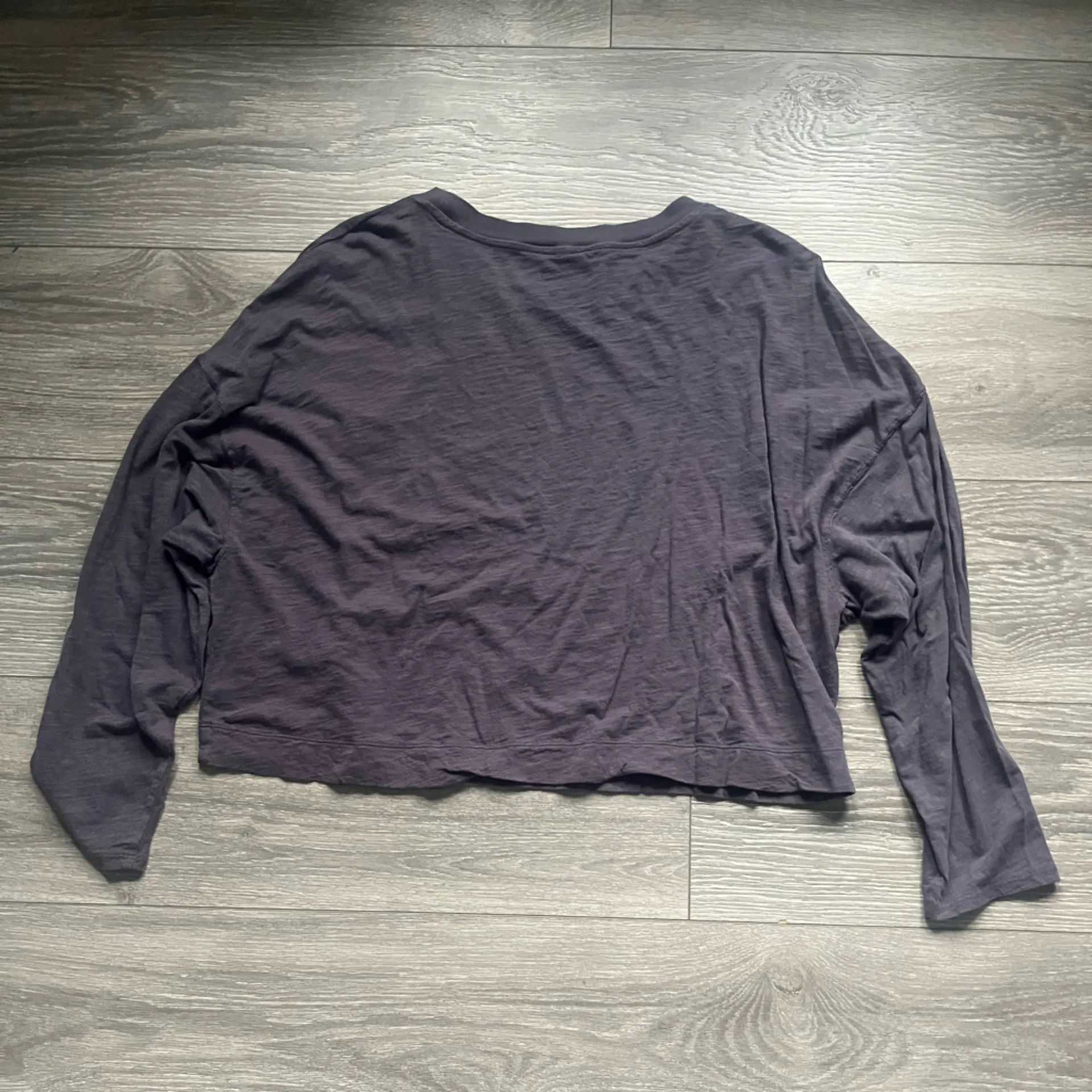 Vuori Gray Long Sleeve Cropped Crew Neck Relaxed Casual Active Top Size M/L - Image 2