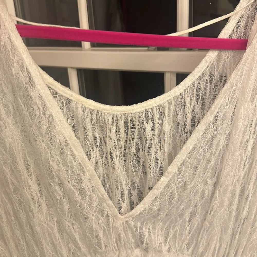 Free People cute top size L white lacy scoop front v back cinched waist - Image 2