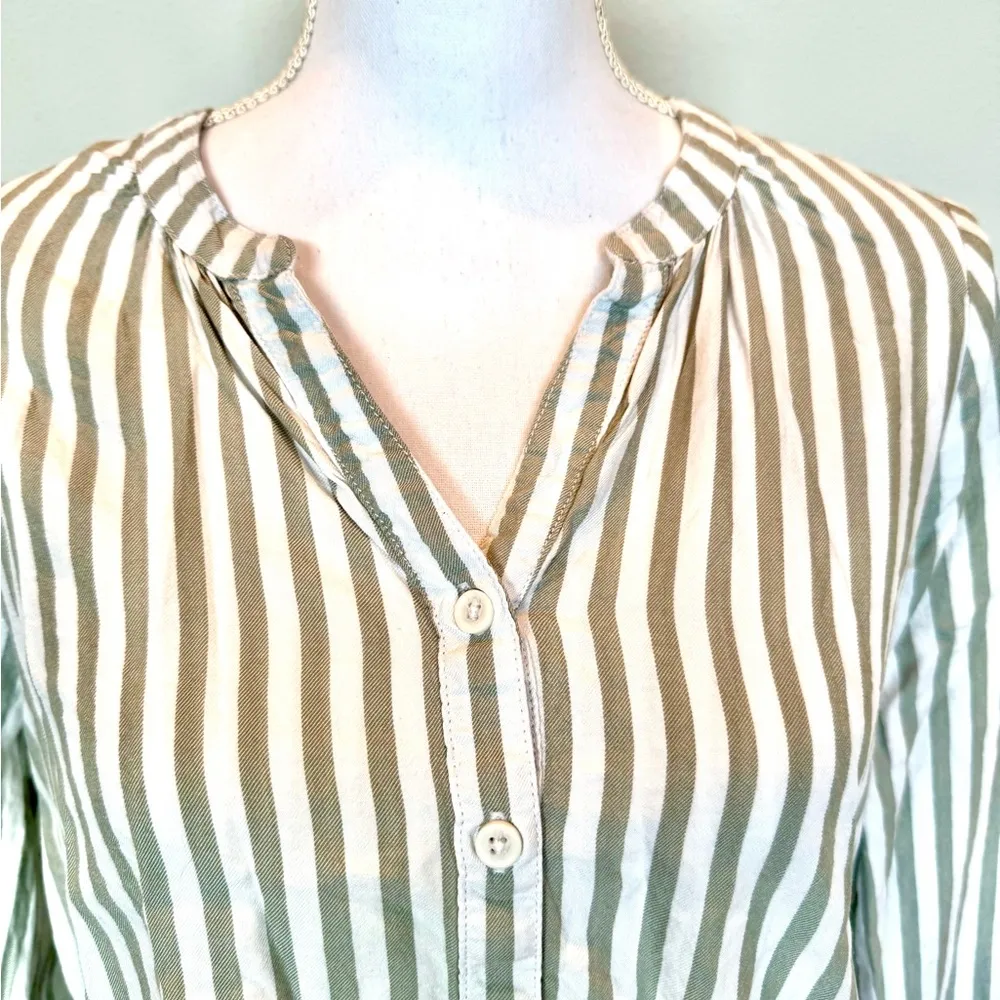Sage Green/White Vertical Striped Top | Front Tie |EUC | Small |beachlunchlounge - Image 4