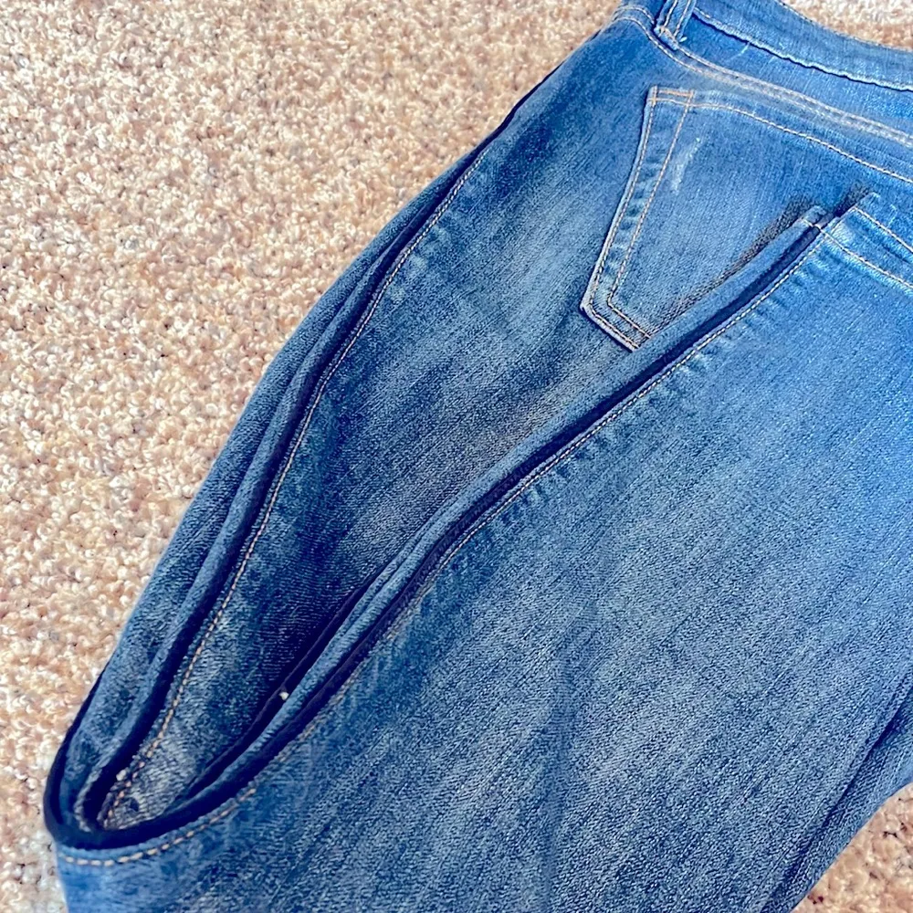 Gap Womens 4x27 legging skimmer jean light blue with distress and dark piping - Image 3