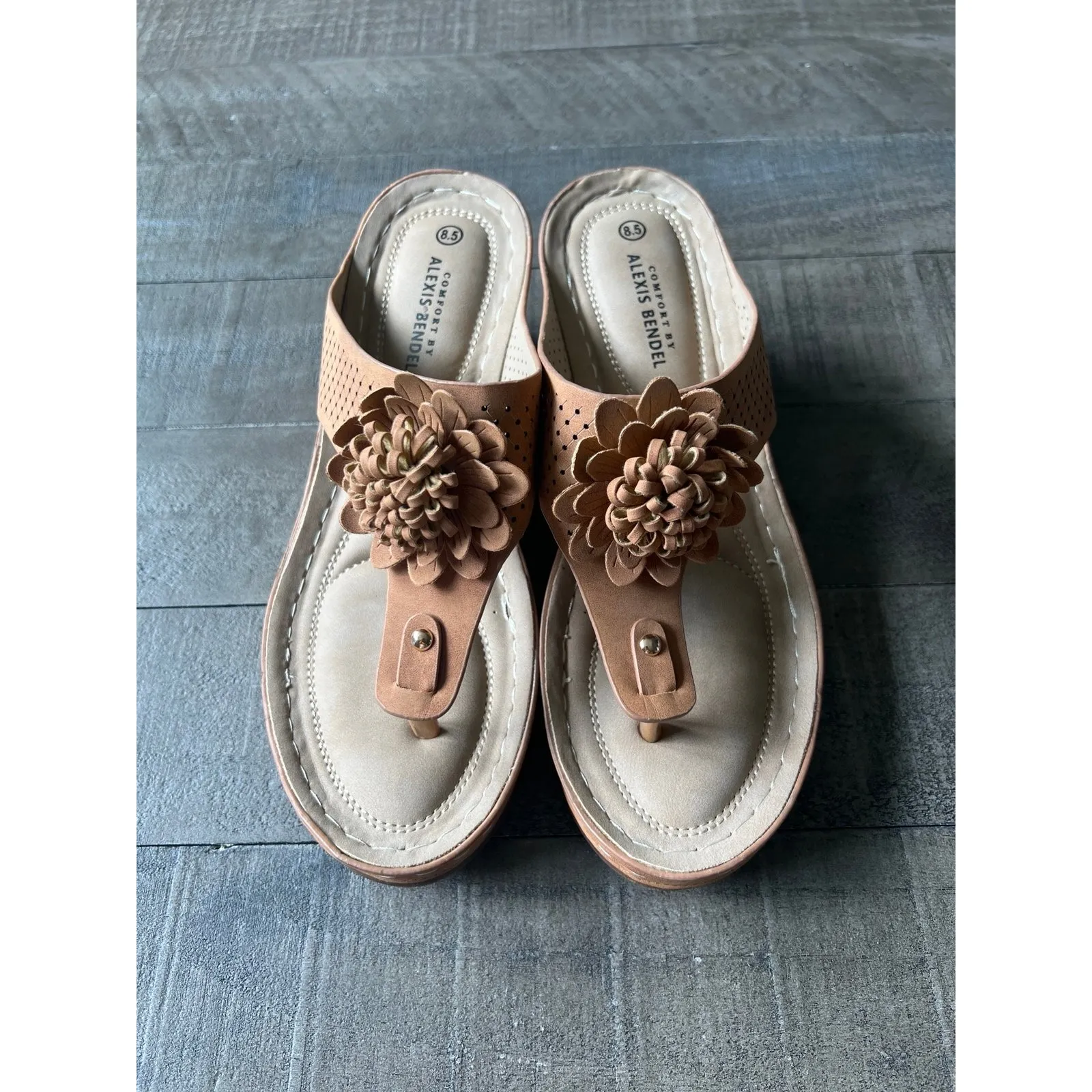 Alexis‎ Bendel Women's Brown Flower Heel Padded Sandals size 8.5 Tan - Image 2