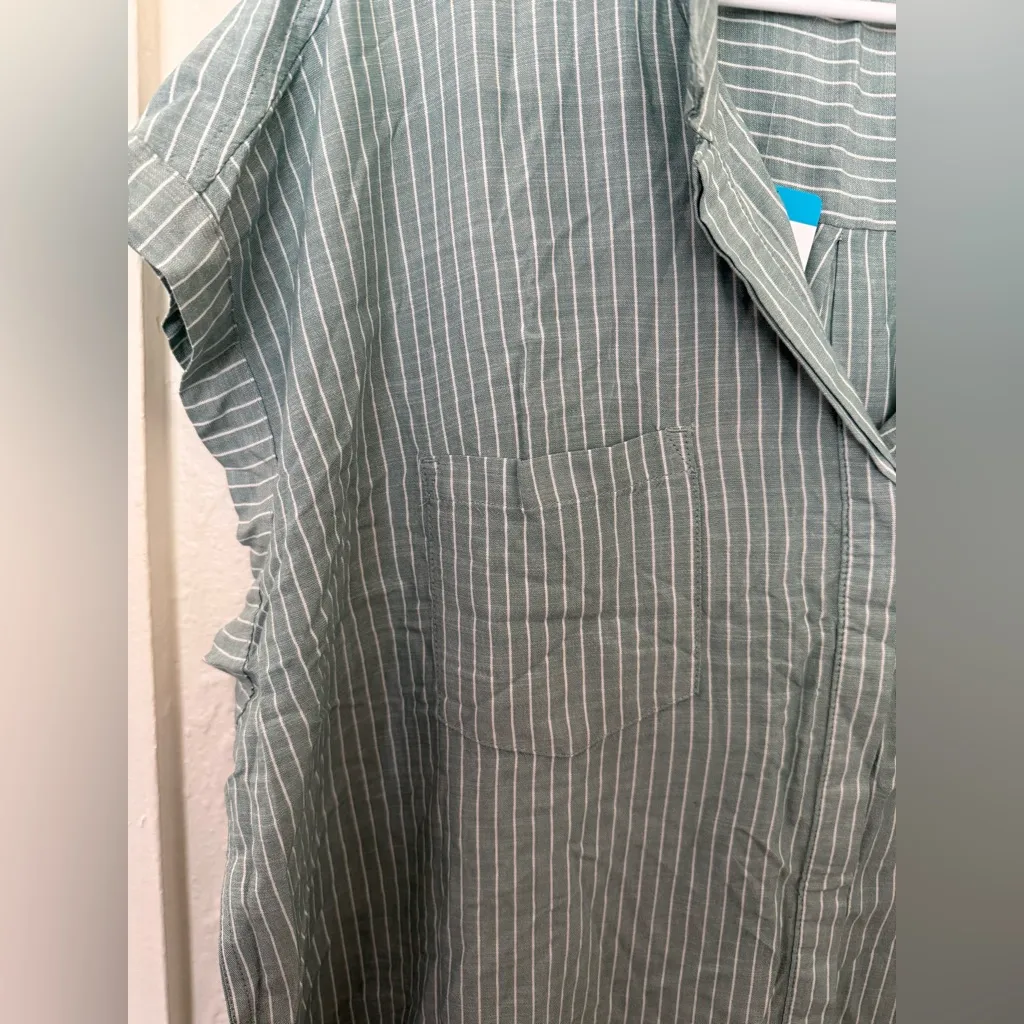 Jachs Girlfriend Women's Button
Front Blouse Size 2XL Color NWT
Short Sleeve - Image 8