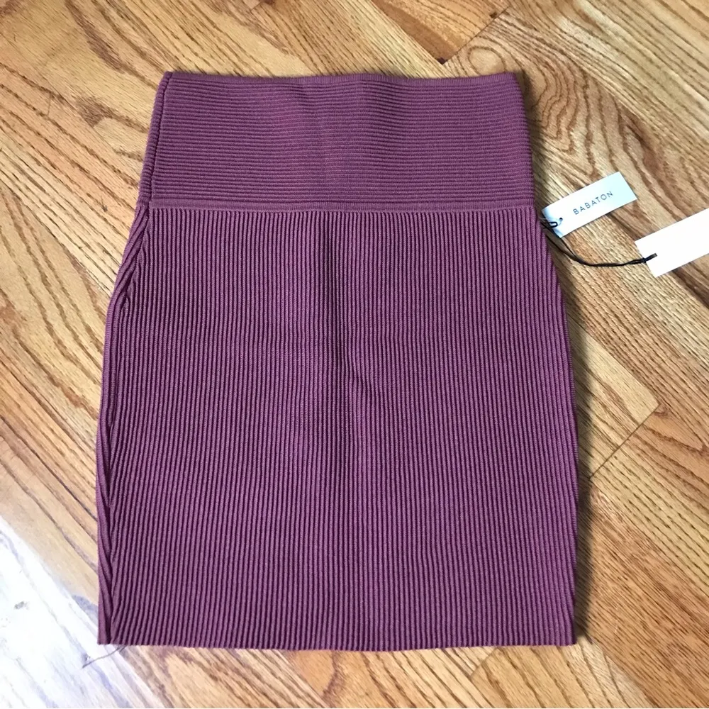 Babaton Aritzia Sculpt Skirt NWT - Image 2