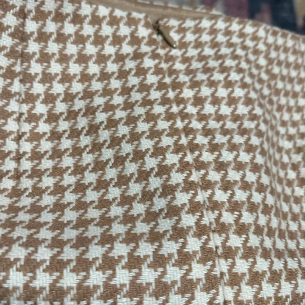 Ann Taylor Houndstooth Camel Tan pencil skirt 4P - Image 5