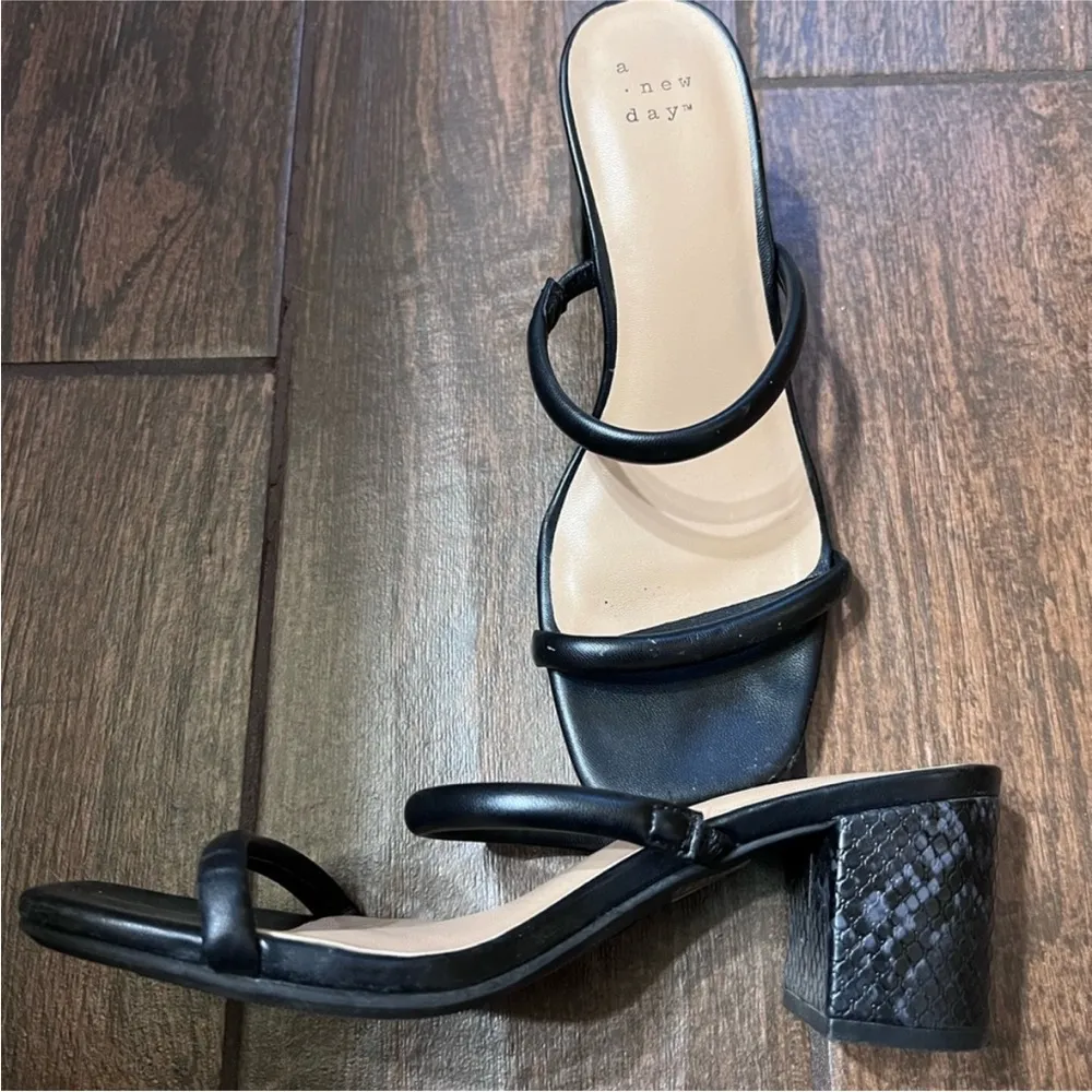 A New Day Black Faux Leather Sandals Sparkly Wedge Heel Sz 7.5M NWOB - Image 5