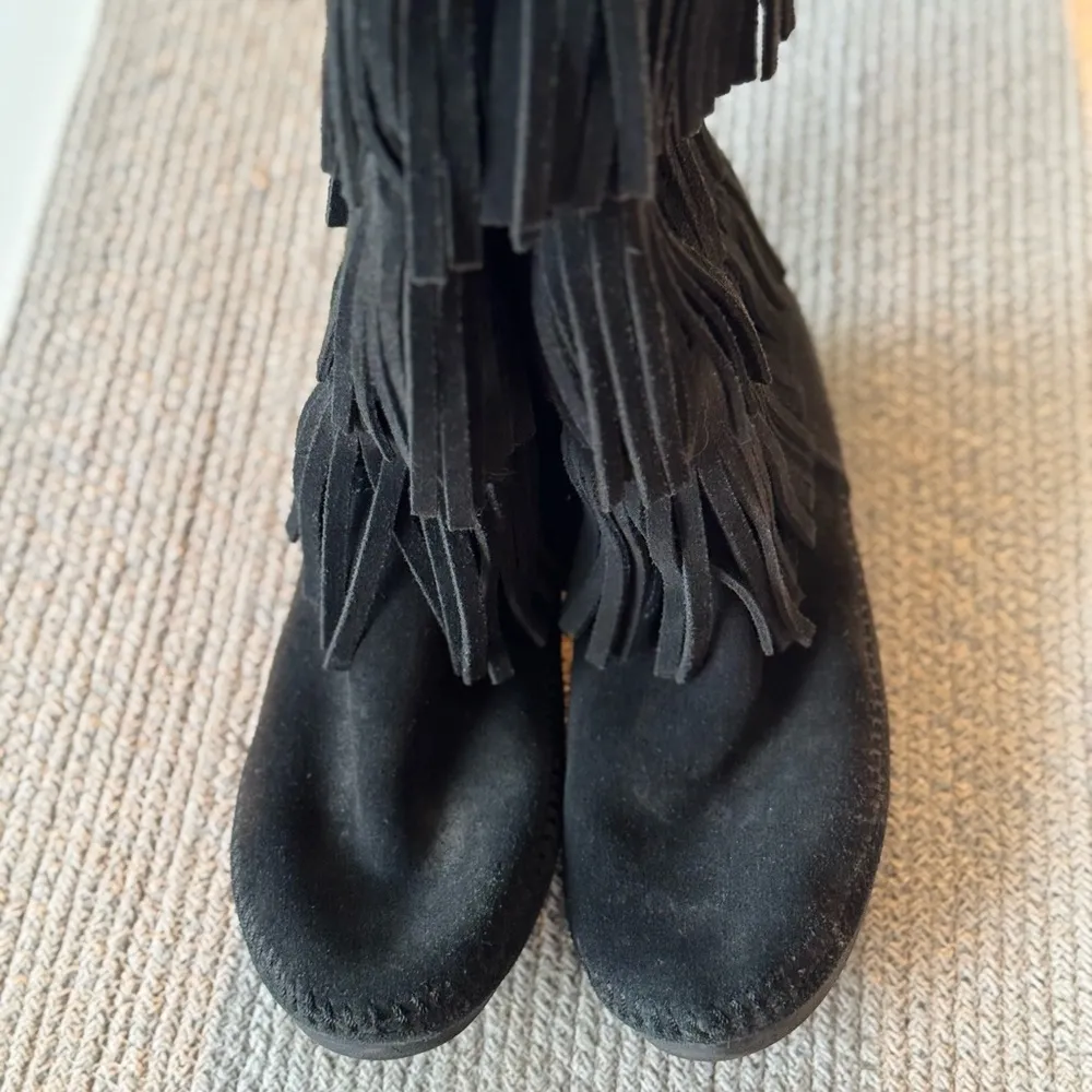 Minnetonka 3-Layer Fringe Boot Black Genuine Suede Fringe Moccasin Boots Size 9 - Image 6