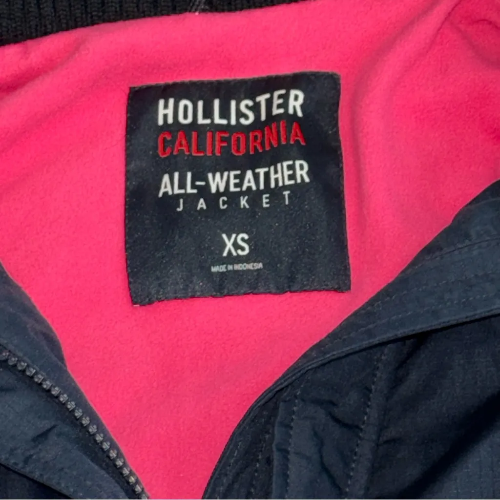 Hollister Women's All Weather Dark Blue with Neon Pink lining XS Jacket - Image 4