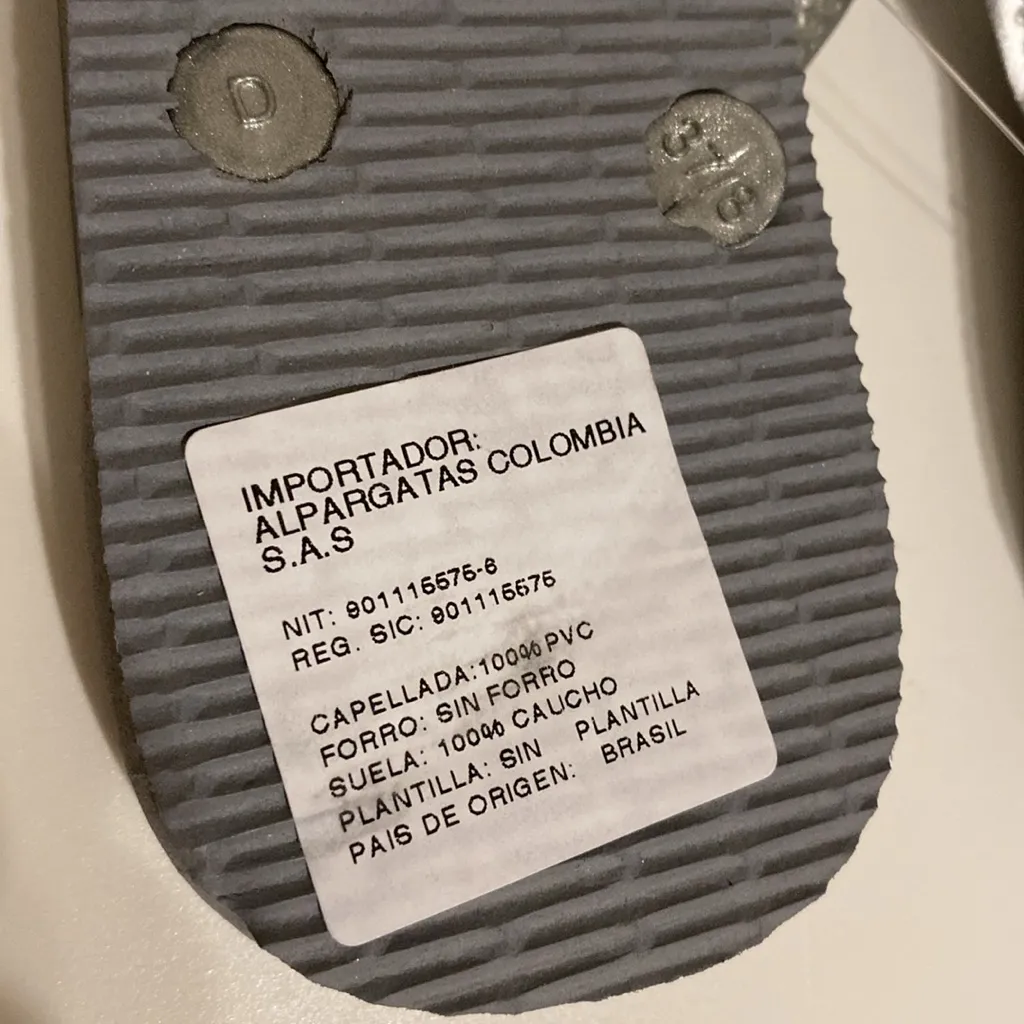 Havaianas Women's Slim Princesas Flip Flop
Size 7 or 8 New nwt sandals - Image 7