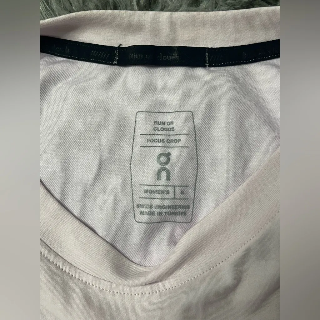 Run On Clouds Women’s Focus Crop Size Small Pink - Image 3