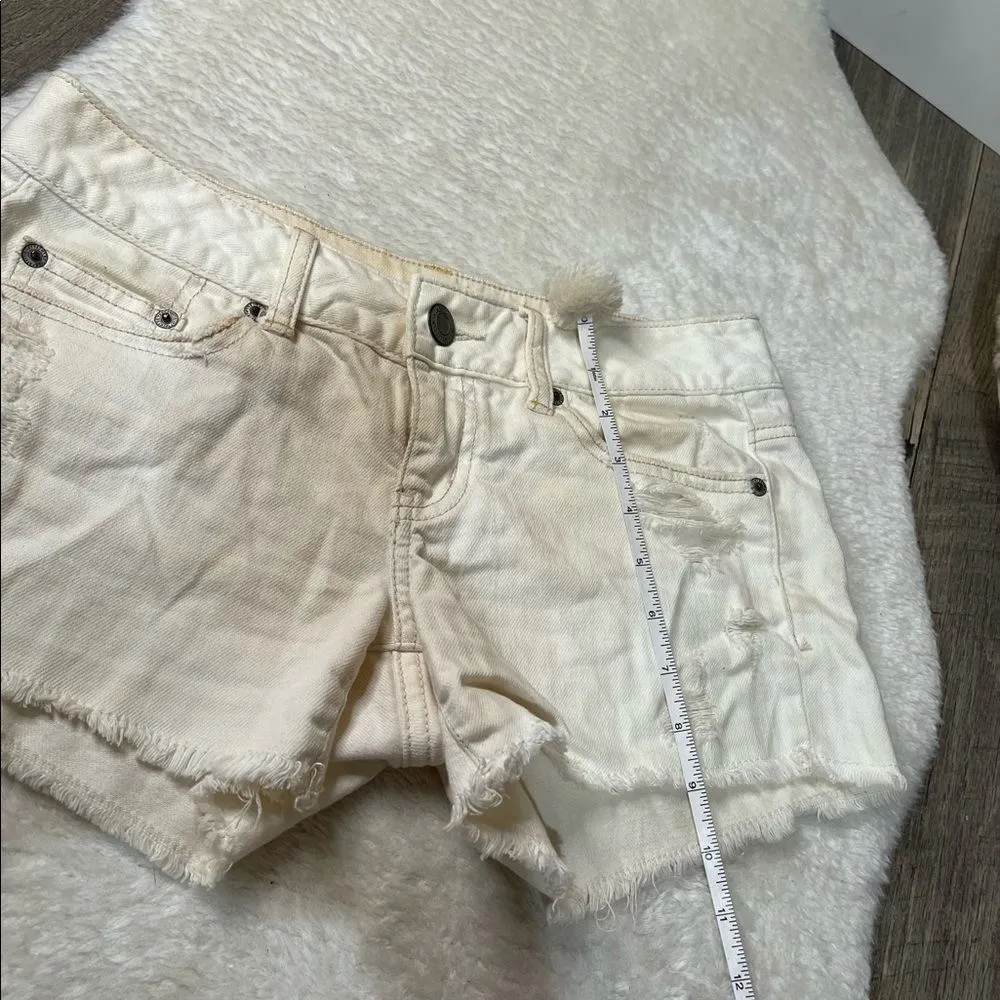 American Eagle Cream Patterned Denim Shorts - Image 2
