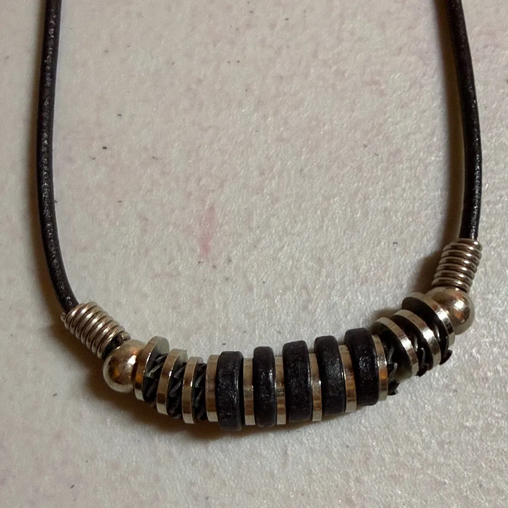 Elegant Black and Silver Jewelry Set - Image 2