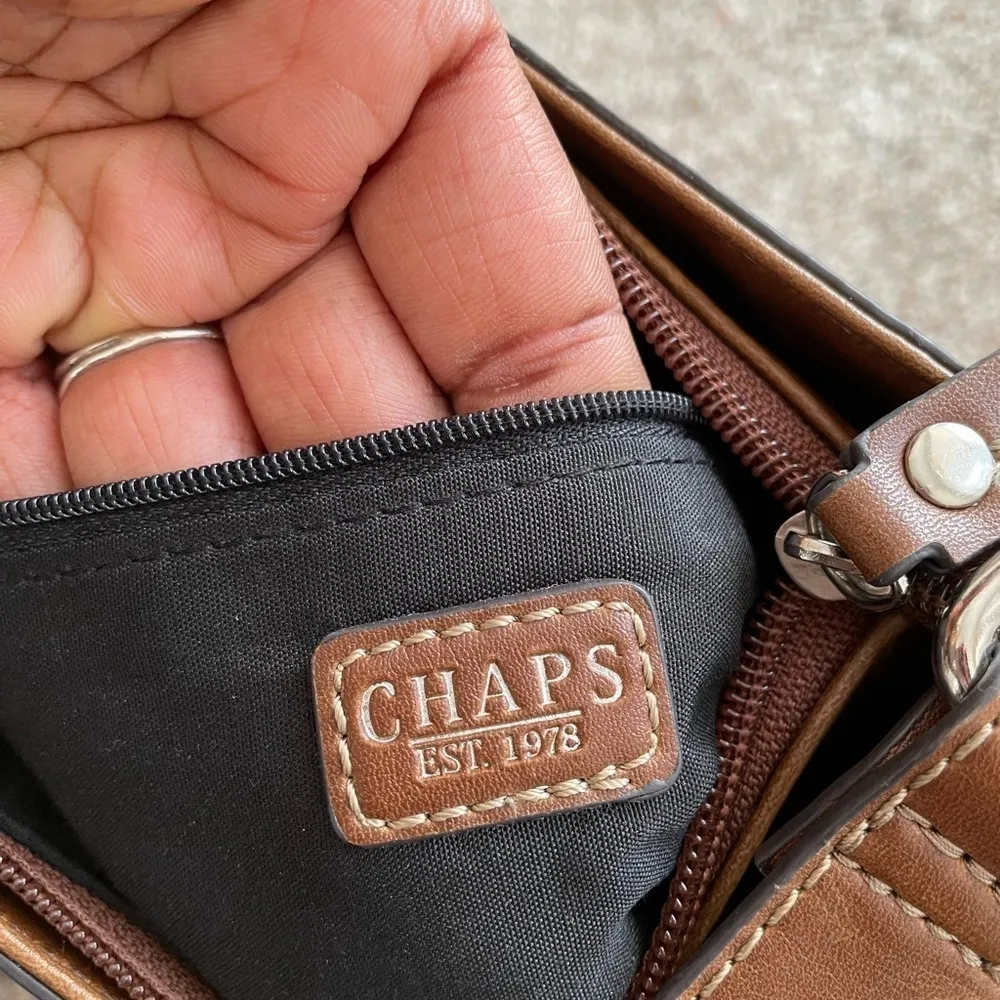 Chaps Crossbody Bag Black Brown - Image 4