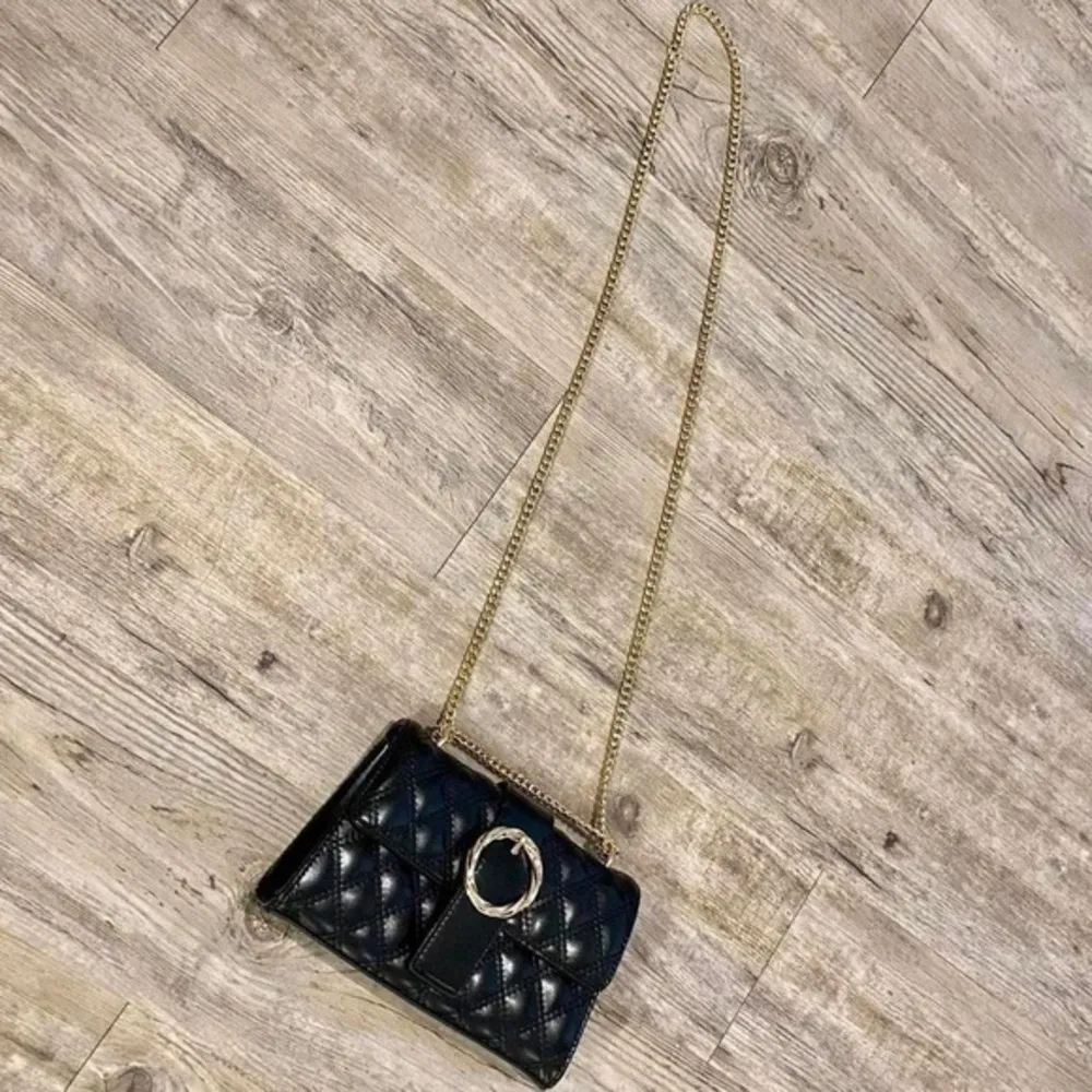 Black Quilted Crossbody Bag - Image 3