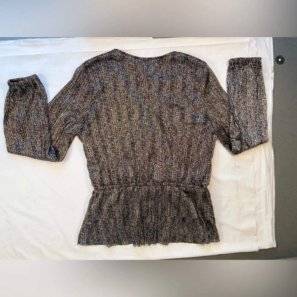 Vince Camuto Metallic V-Neck‎ Blouse, long sleeve, black and gold, size Small - Image 3