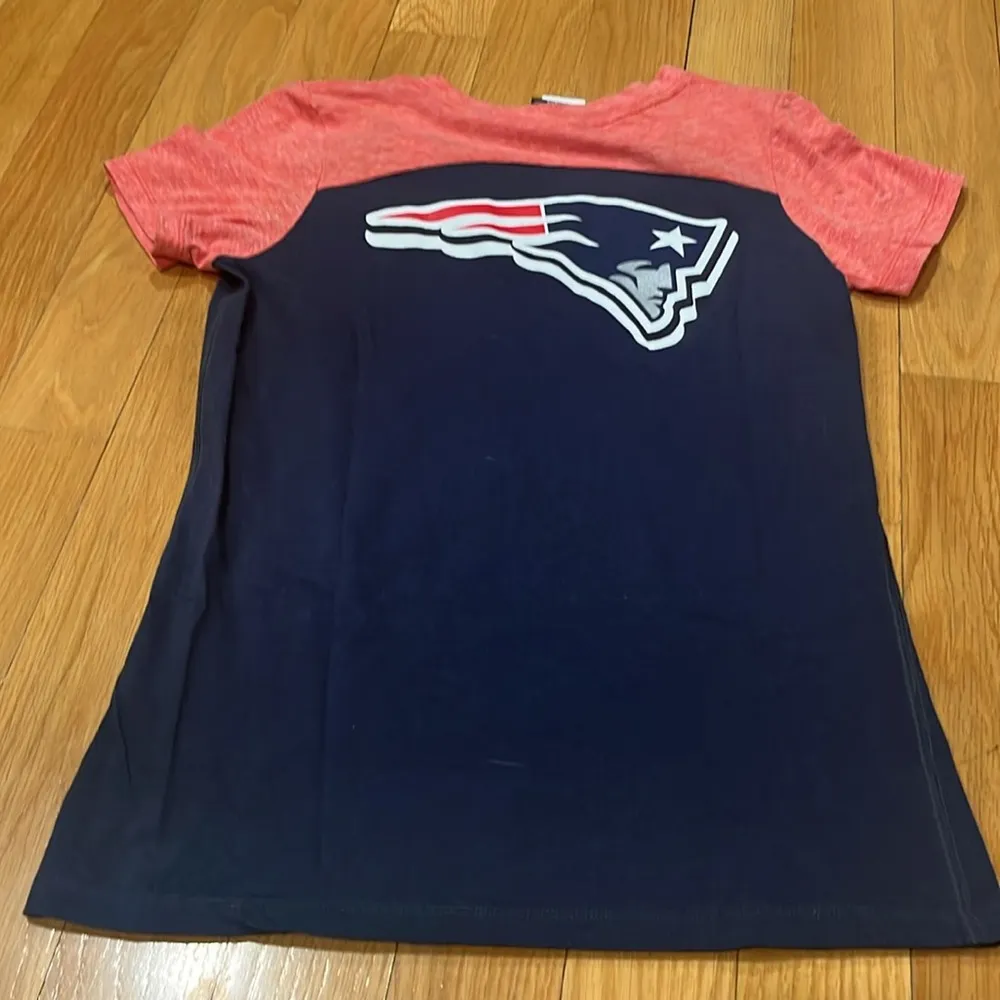 NFL women’s New England patriots short sleeve shirt size medium. - Image 7