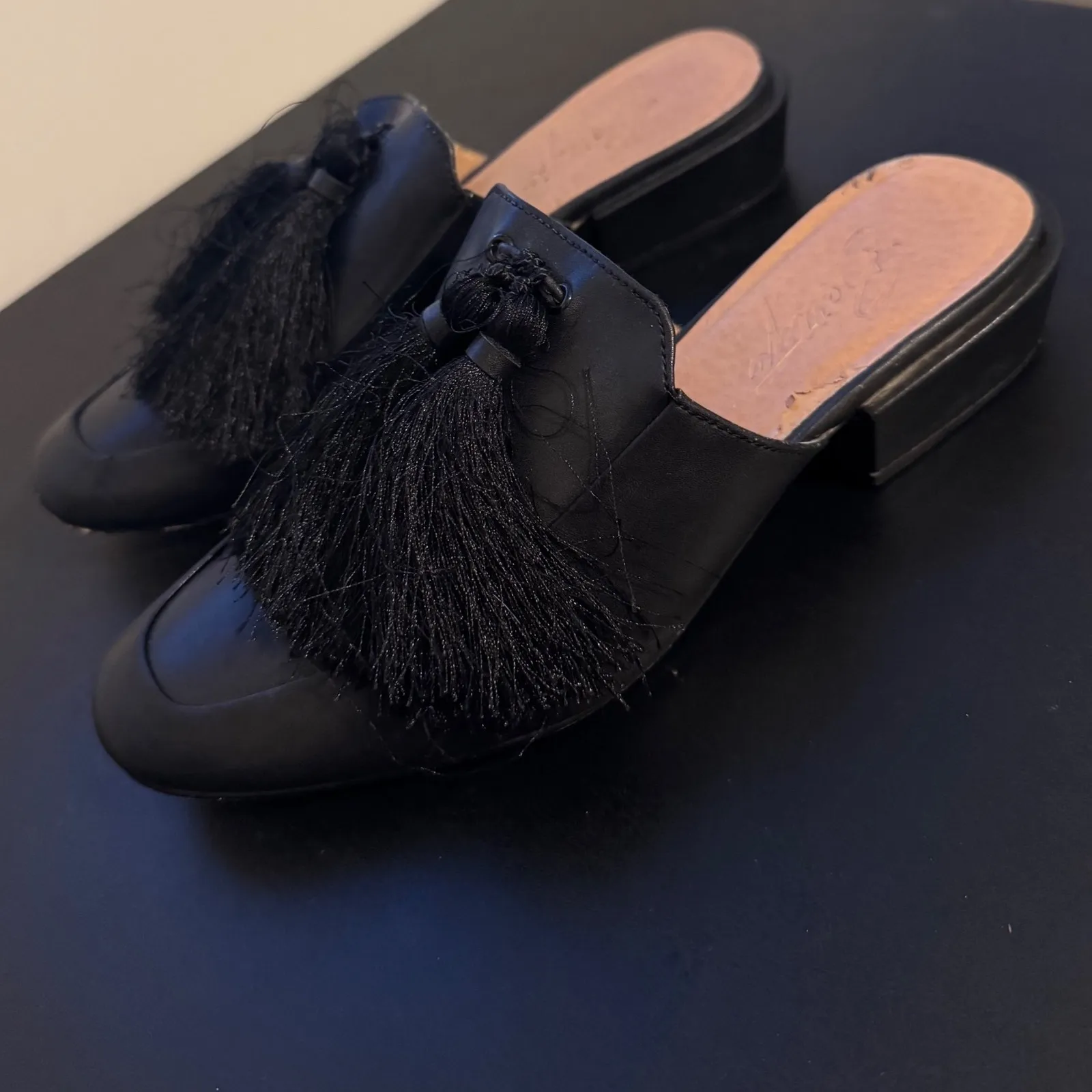 Anthropologie Bettye Muller Womens Black Leather SlipOn Tassle Mules sz 6 Preppy - Image 3