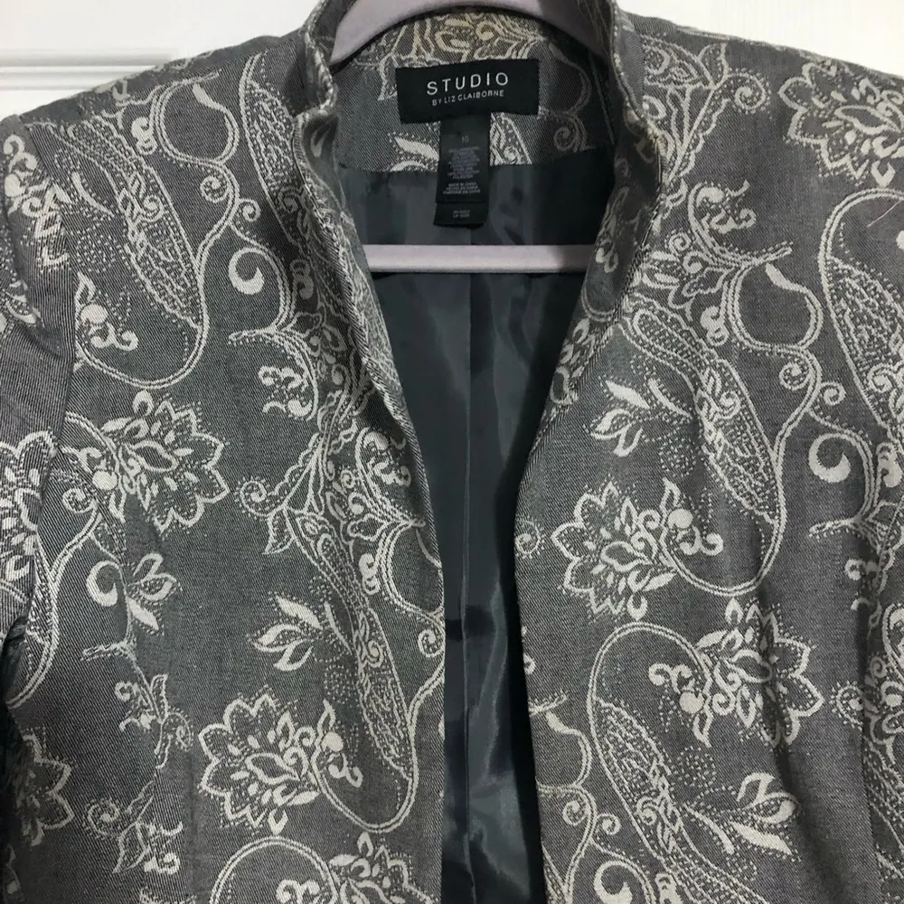Liz Claiborne Studio by  suit jacket blazer gray paisley women’s size 10 - Image 3