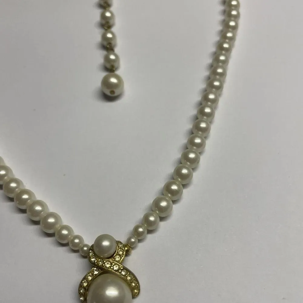 Women’s Beaded Costume Necklace Faux Pearl / Rhinestone Gold - Image 3