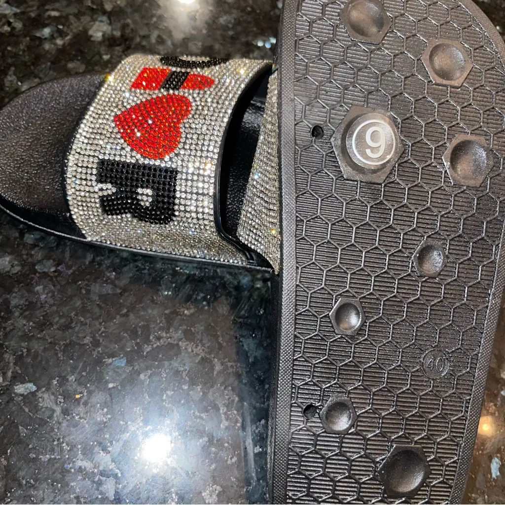 Forever 21 Black and Red Sandals with Glittery Strap - Image 4